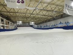 -乔波室内滑雪场