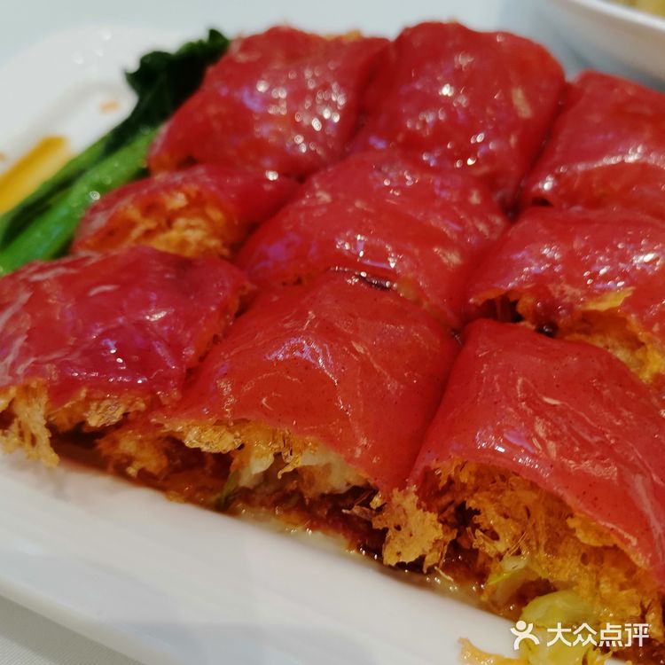 周日去的时候还要拿号等位，比较旺场