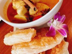 -Chom Cafe and Restaurant