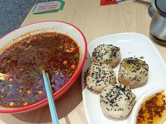 -小杨生煎(金山百联购物中心3楼店)