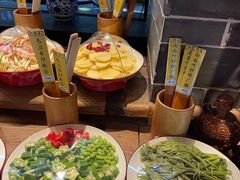 -帅巴人舅母子腊蹄民俗村