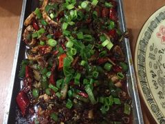 -石磨豆花家常菜·牦牛排土火锅