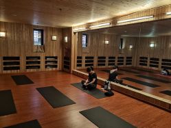 -威思丽高温瑜伽会馆