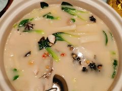 -泉畔人家·老济南经典鲁菜(大明湖店)