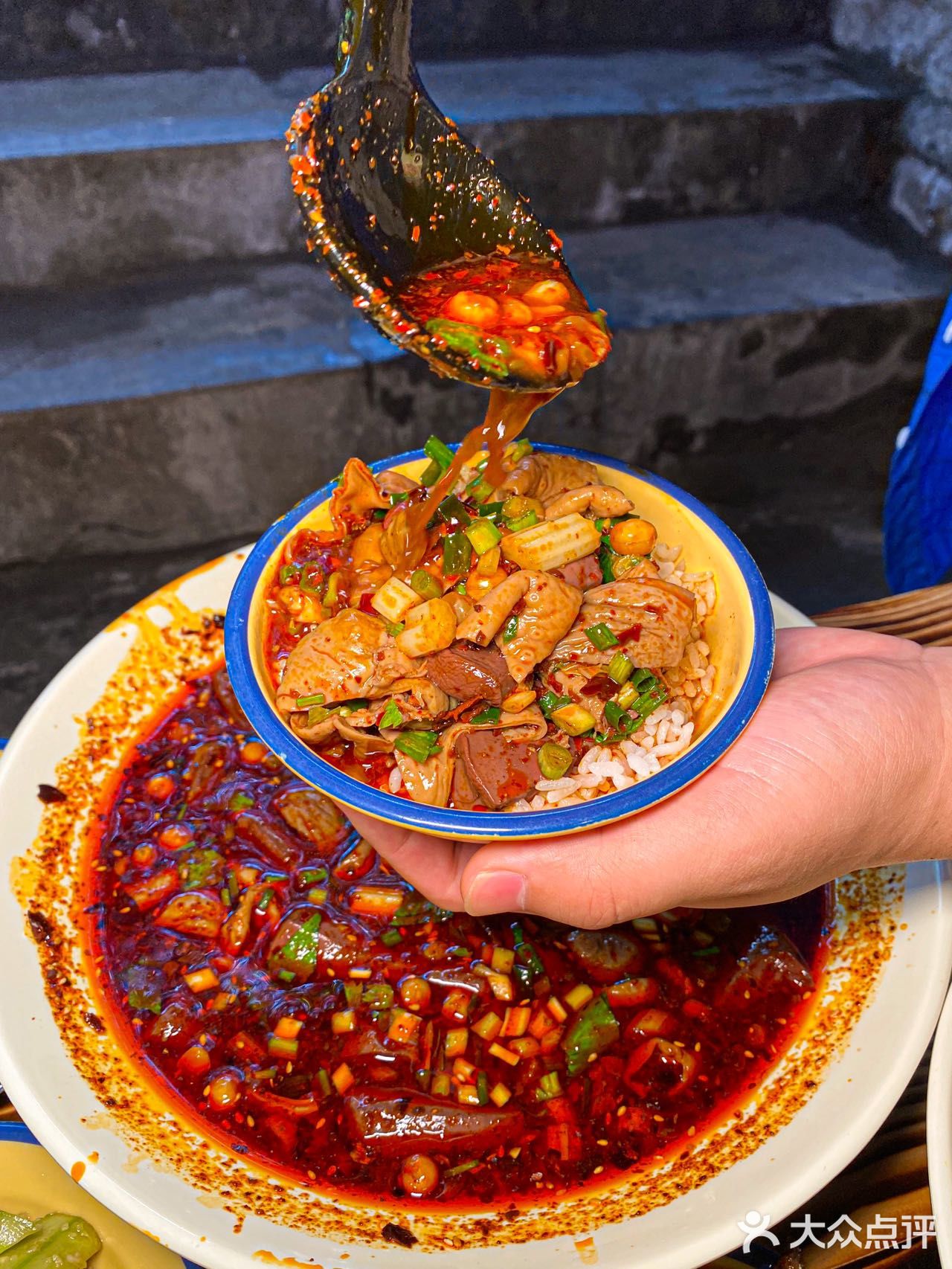 太费饭了🔥梯砍下的肥肠血旺拌饭ju划算❗