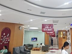 -雅悦齿科(顾村公园店)