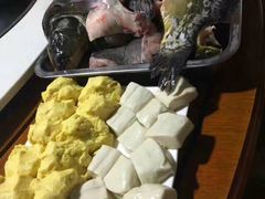 炖清江鱼-屯老二农家铁锅炖·行业领军者(梅江店)