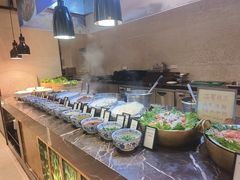 -广州万富希尔顿酒店·感趣自助餐厅·金秋蟹宴生蚝海鲜刺身