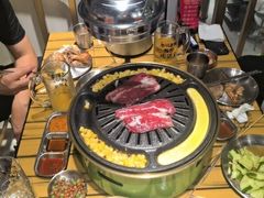 -山野的朋友露营炭火烤肉