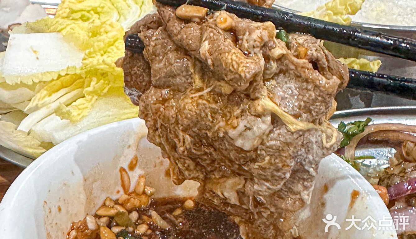 5点排队 、7点半才吃上…听说这家火锅很特别？