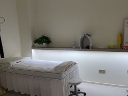 -苗方清颜专业祛痘·皮肤管理