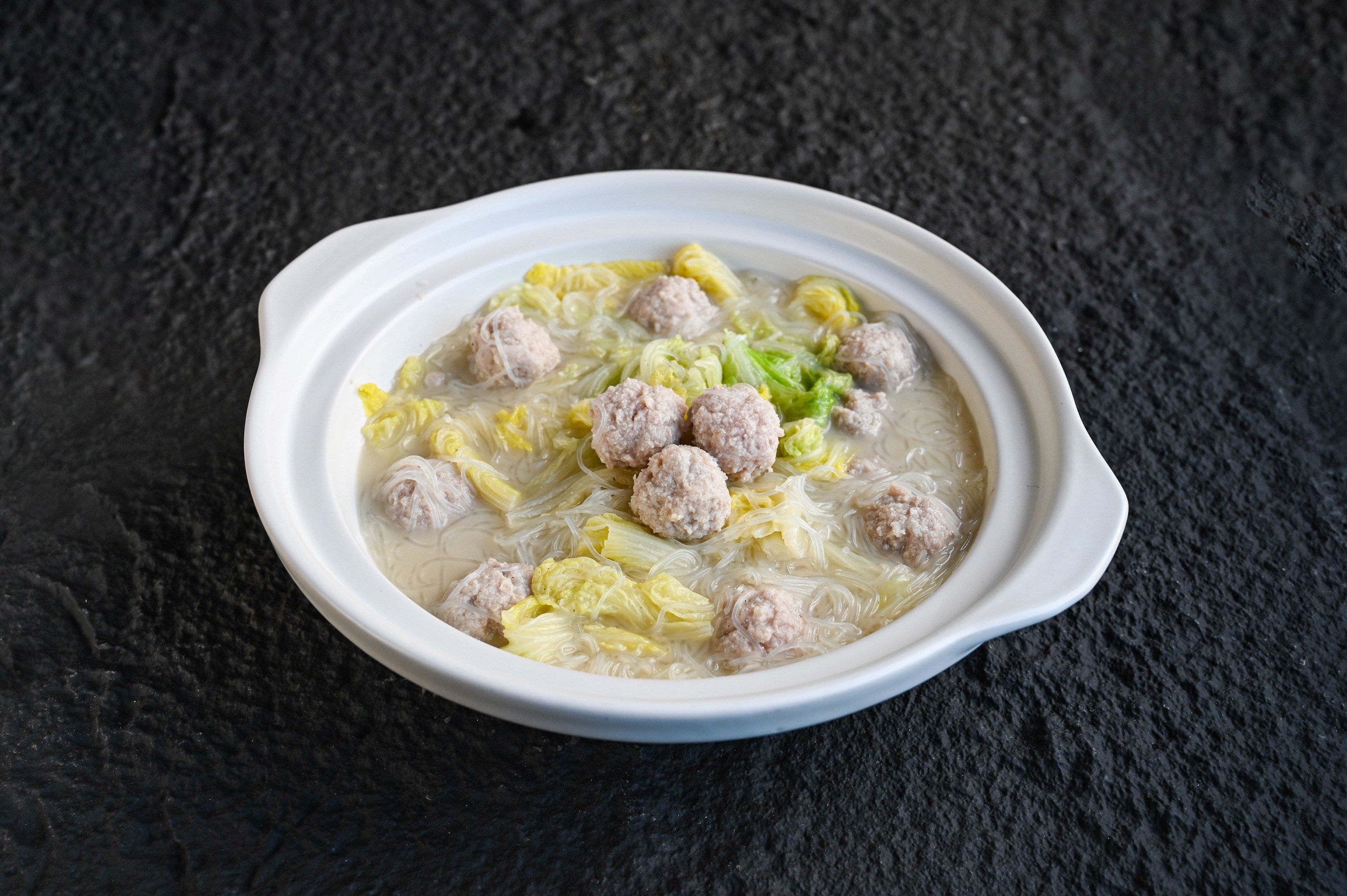 冬日砂锅白菜丸子
热气腾腾,丸子香嫩