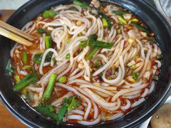 -鸿浩扒猪脚米线