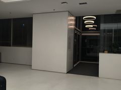 -卡罗酒店(东门晒布地铁站店)