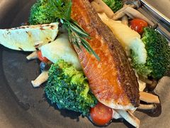 -Chom Cafe and Restaurant