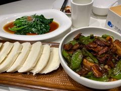 农家小炒肉赠手工大馒头-马仕玖煲·融合菜·酥不腻烤鸭(人大店)