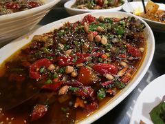 干烧鲫鱼-舌尖上的食缘花园主题餐厅