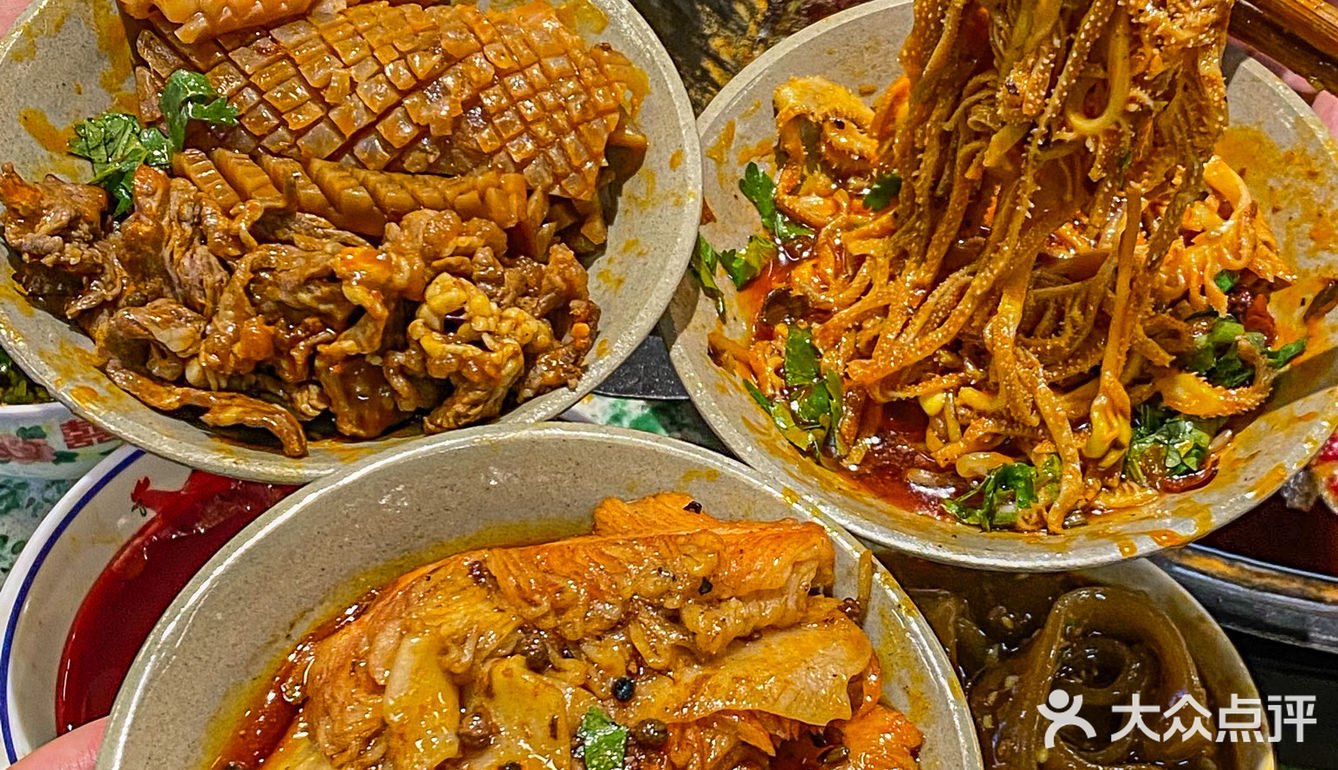 惊了！在武汉亲眼看见大锅火锅底料现炒！香昏