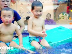 -龙格亲子游泳俱乐部(泊富中心)