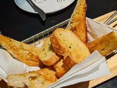 餐前面包-C&R西班牙餐厅