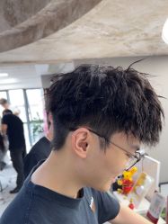 -宫铭烫发染发接发店