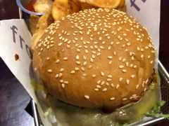 菠萝牛油果牛肉汉堡-bluefrog蓝蛙(悠唐购物中心店)