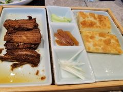 烙饼卷带鱼-106餐厅北京菜.烤鸭(百子湾店)