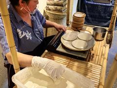 -包整·丝娃娃(甲秀楼景观店)