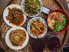 -爆炸头阿姨小四川正宗川味小吃(无任何分店)