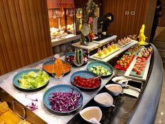自助取餐区-广州中心皇冠假日酒店·汇点大堂吧