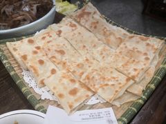 印度菠萝飞饼-乡土黄·鲜牛肉火锅·小龙虾(兴业街店)