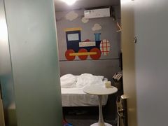 -卡罗酒店(东门晒布地铁站店)