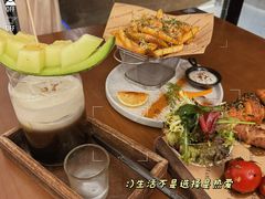 -Mark&Mars Restaurant
