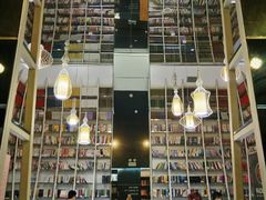 -钟书阁(松江泰晤士小镇店)