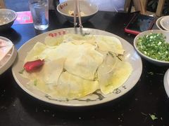 -茅草房·河畔园林火锅