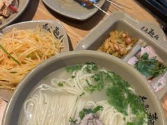-亮亮面馆(经六路店)