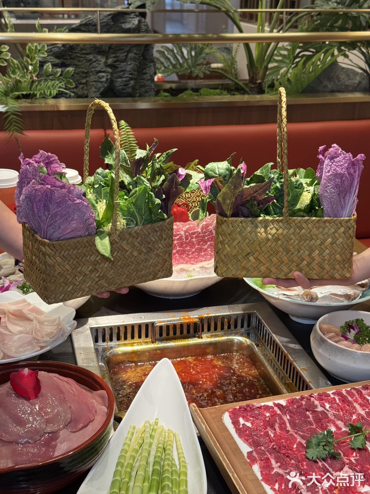 成都12年鲜货火锅扛把子！让我连炫三盘毛肚！