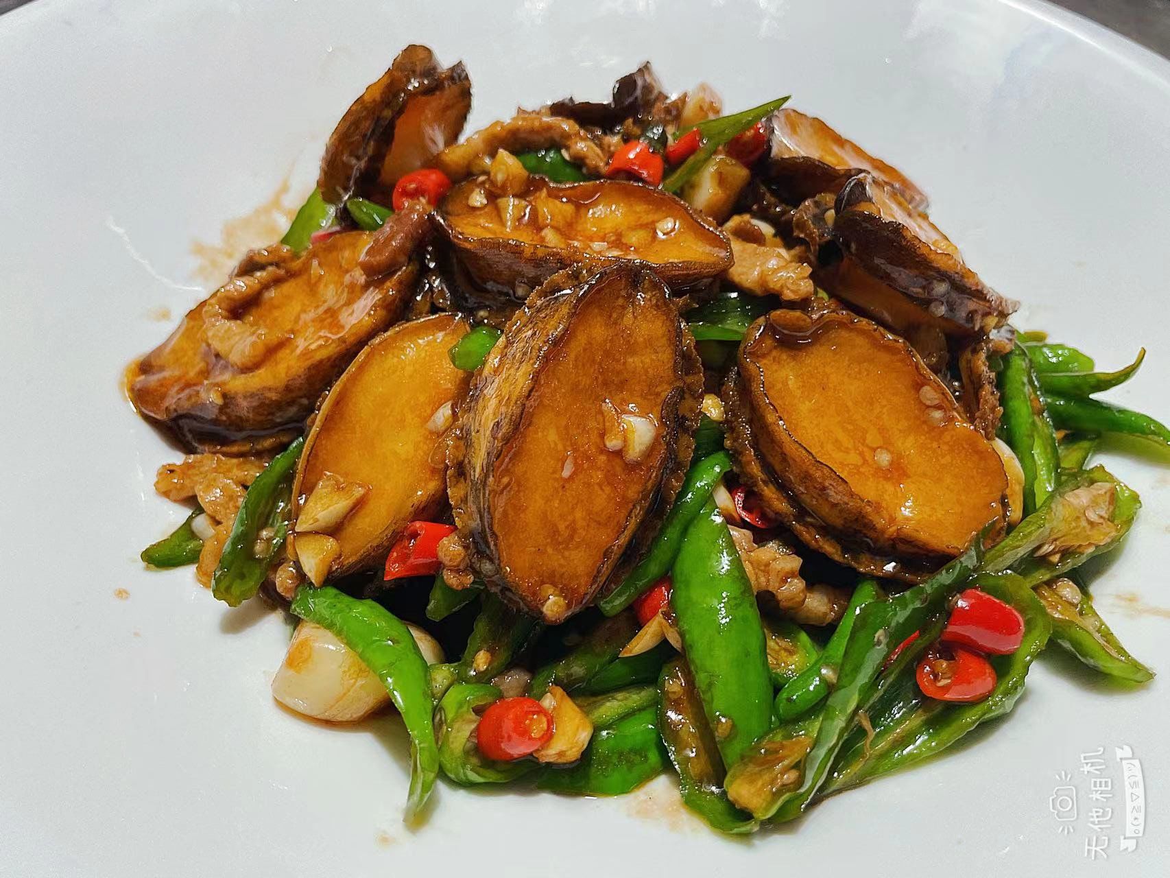 今日推荐:精品辣椒炒鲍鱼