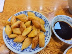 老北京炸咯吱-门框胡同百年卤煮(新街口店)