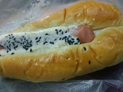 沙律肠仔包-皇后饼店(财富广场店)