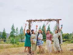 -田园东方蜜桃村的田野营地
