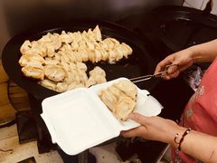 -黄阿姨锅贴大王(万航渡路店)