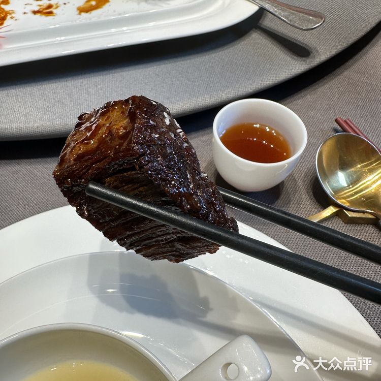 品鉴午间美味佳肴