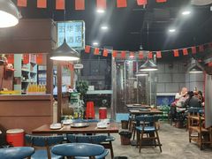大堂-超越炭火牛蛙火锅鸡(河东店)