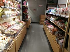 零售区-良品铺子(白云新世界店)