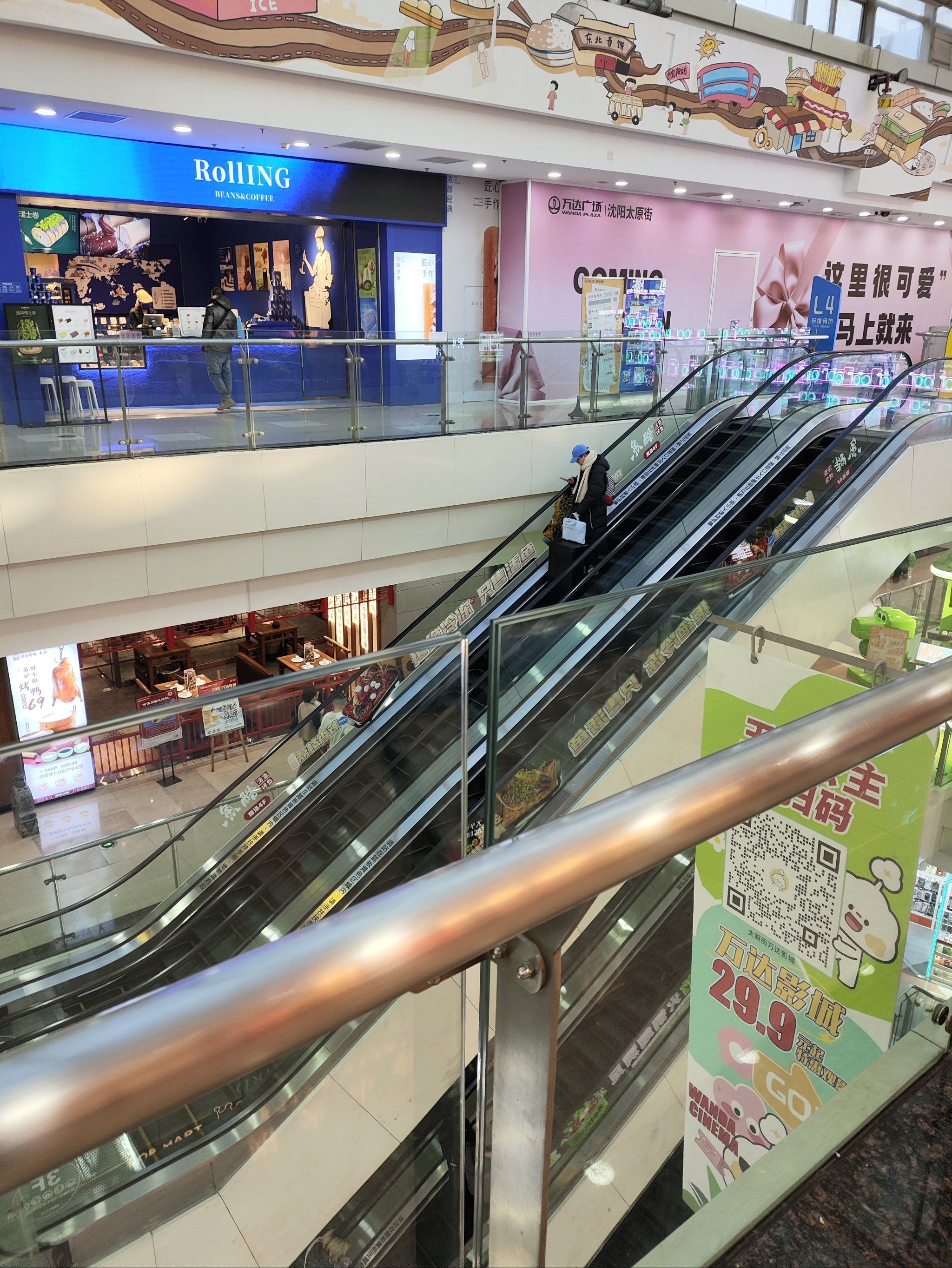 太原街万达广场四楼,店里环境整洁