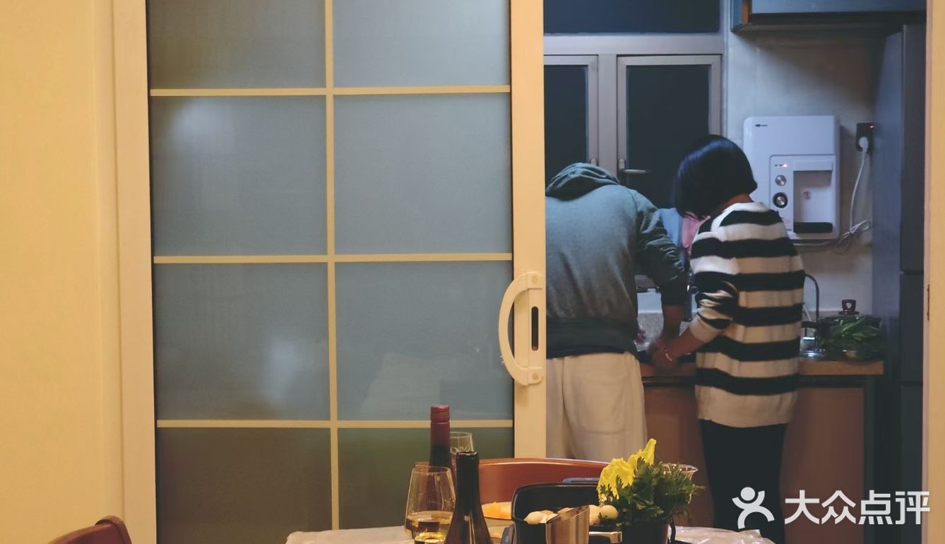 友家小聚，祝贺新婚