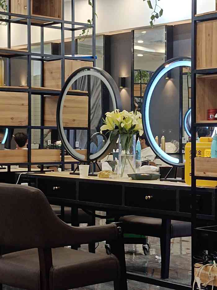 藤野造型烫发染发(长沙黄兴广场店)-"【项目】剪发在附近办事逛的时候