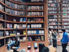 -钟书阁(松江泰晤士小镇店)