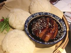酒酿馒头配扣肉-卯时·龙光雅宴·精致锡帮菜(惠山古镇店)